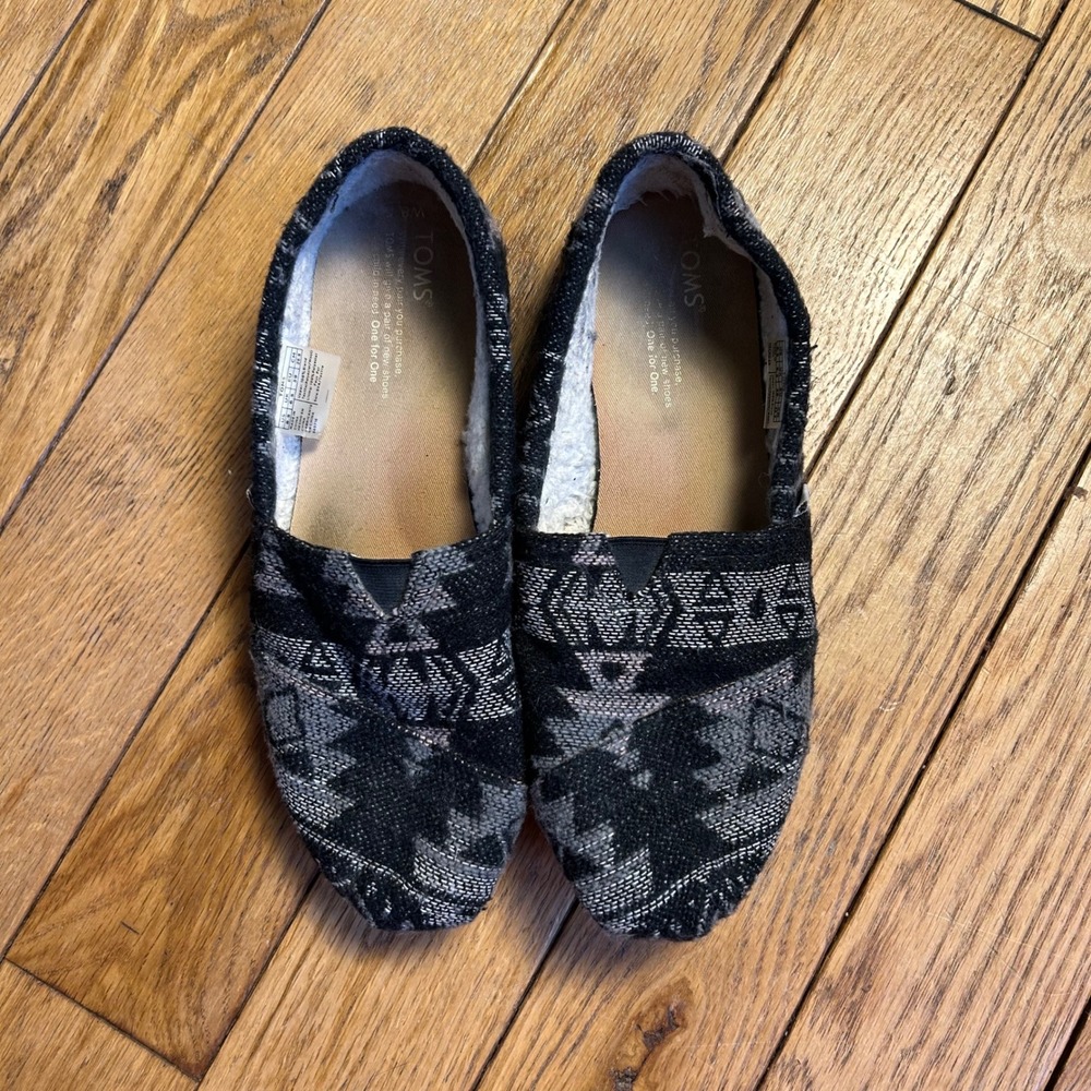 TOMS Alpargata Black Grey Tribal Geometric Faux Fur Lined Slip On Shoes W 8.5